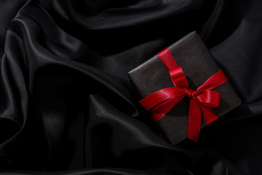 black-gift-box-with-red-bow