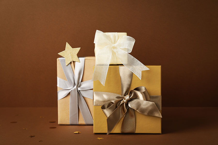 concept-gift-gift-boxes-brown-background